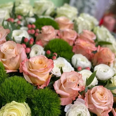 Composition florale colorée à Nice