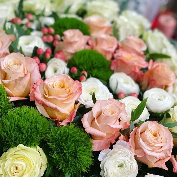 Composition florale subtile à Nice