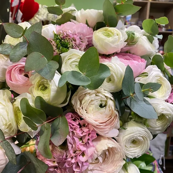 Composition florale délicate à Nice